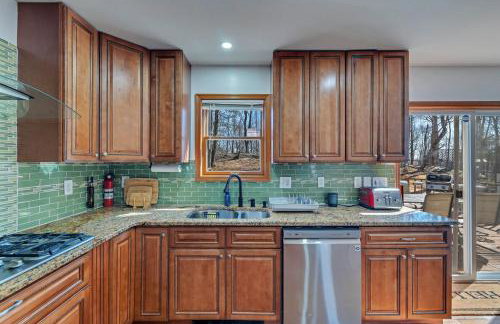 Home in Bushkill Saw Creek Poconos area - Photo 4