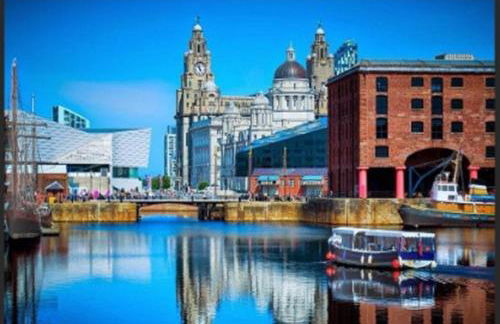 #115 ModernCity Escape Central Apartment- 10 mins to Royal Albert Dock Liverpool- Sleeps 4 - "Perfect for contractors and Families " - Foto 24