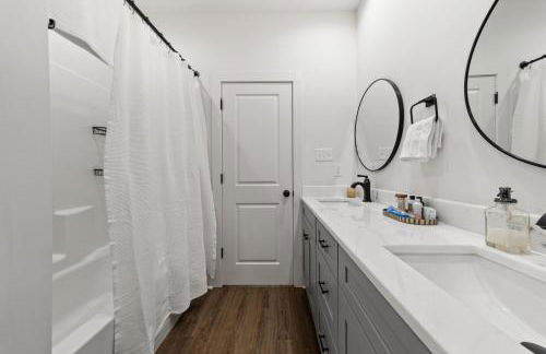 Basin House 2 King Beds 70in TV Fast WiFi - Foto 18