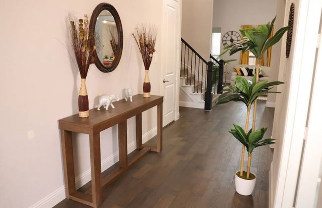 Spacious Home w Putting Green -for Extended Stays - Photo 15