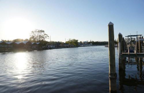 Riverside Home Near Beaches, Pier, downtown - Photo 40