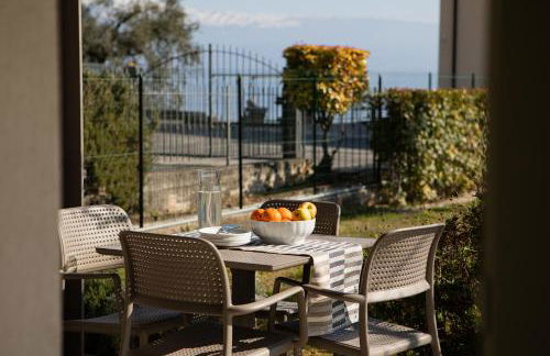 Casa con ampio terrazzo, vista lago e giardino - Foto 24