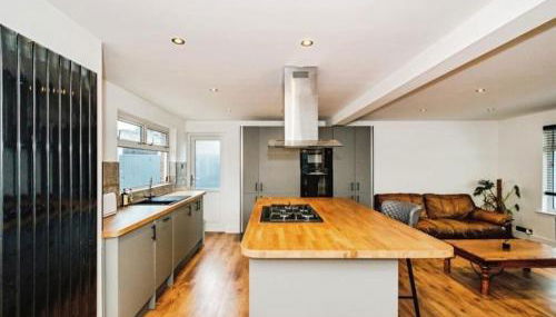 South Downs Retreat - Photo 5, stove, dishwasher, storage, toaster