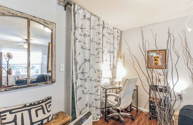 Cozy Retreat in Central East Austin - Photo 23