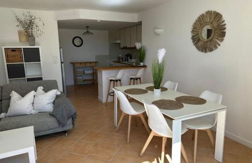 Rez de villa , beau jardin avec piscine - Foto 16