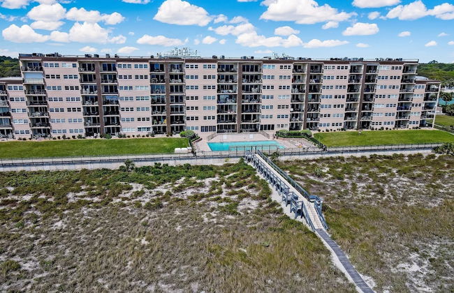 Upper Unit Condo Overlooking Both the Ocean Pier and Swimming Pool by RedAwning - Foto 54