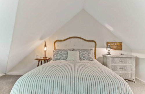 Charming 4BR Wine Country Getaway with Spa & Firepit - Foto 39