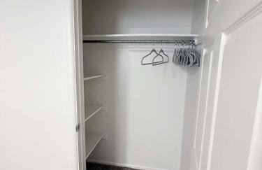 Newly Renovated Home w Garage Near Old Town - Foto 23