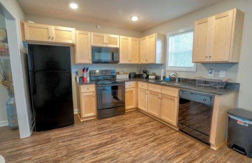 Modern 3Bedroom Duplex with Kitchen, WiFi and Free Parking Kannapolis - Photo 32