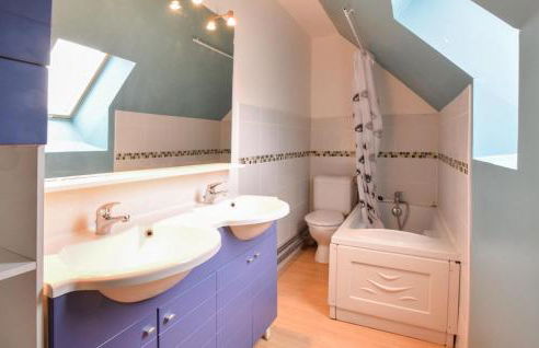 Beautiful Home In Auberville With Wifi - Photo 22