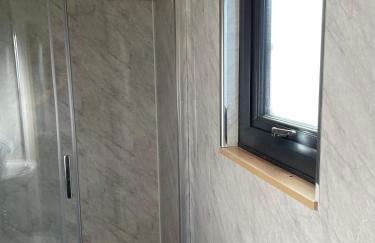 The Orchard Glamping pod - Photo 2