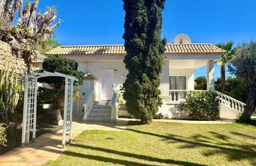Casa Lilo, en jardin grande, con una gran piscina y barbacoa - Foto 8
