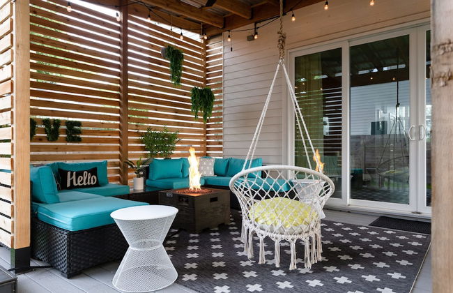 Insta-worthy Two House Corner Compound - Foto 15