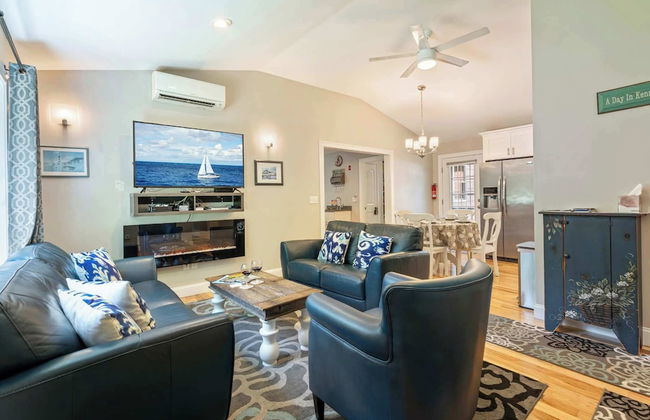 Tranquil Tides Home for 8! - Photo 9