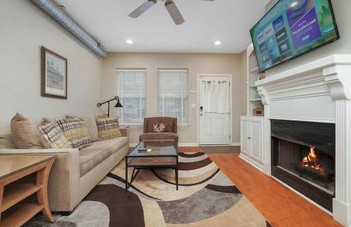 Large Townhouse, Walk to All! King Beds-Highlands - Foto 17