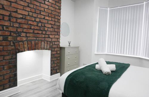 Central Location Liverpool, Modern Home, 4 BR, Sleeps 9, Free Parking - Foto 38