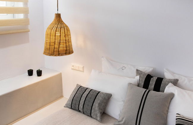 Pebble Luxury Suite by the Sea - Photo 5