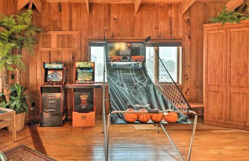 Chic Home: Ocean Views, Hot Tub & Game Room! - Foto 31
