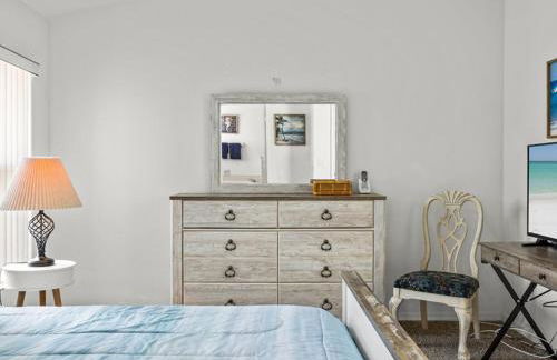 Sunny Getaway with Private Pool, Spa & Fenced Yard - Foto 30