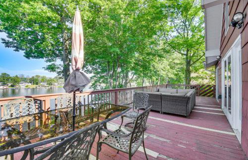 Charming Wolcott Cottage with Fire Pit and Mini Dock - Foto 1