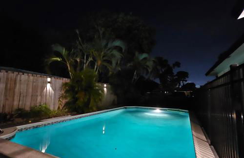 Prime Location Gateway with Pool & Patios, Near Beaches, Groceries and Restaurants - Photo 47