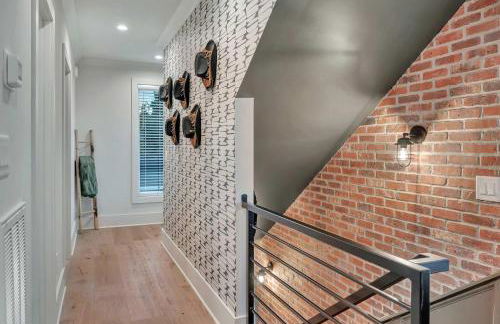 New 2 Luxe Townhomes with Rooftops Sleeps 24 - Foto 35