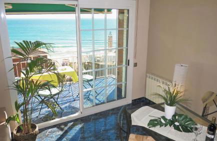 Bianca Seaview & Beach Apartment - Photo 10