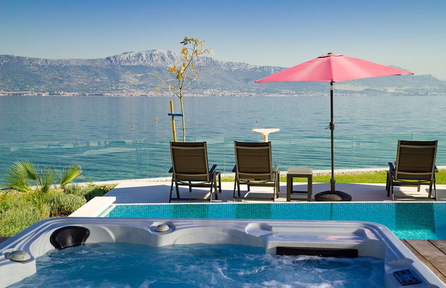 Beachfront Villa Grey Martini with Pool - Foto 37
