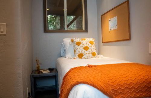 The Mighty Pines Retreat + Large Patio + BBQ+View! - Foto 25