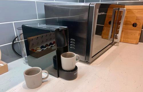 Spacious home with panoramic sea view, free parking EV & large garden - Photo 40