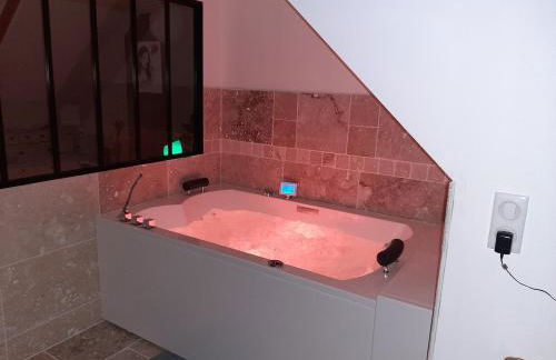 Logement Cozzy avec vue sur la vallée et Jacuzzi - Foto 5