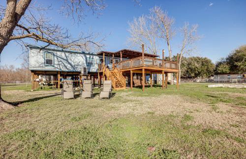 Waterfront Trinity Vacation Rental with Hot Tub! - Photo 34