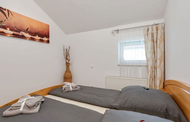 Modern Holiday Home in Pinsdorf With Garden - Photo 3