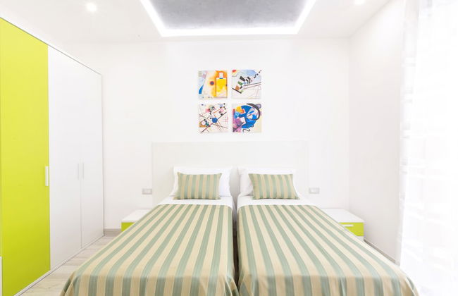 New & Stylish two Bedroom Apartment with Balconies - Foto 2