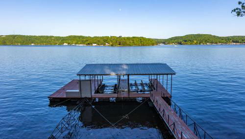 Lakefront Family Home Private Dock with Huge Views - Foto 3