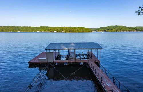 Lakefront Family Home Private Dock with Huge Views - Foto 3
