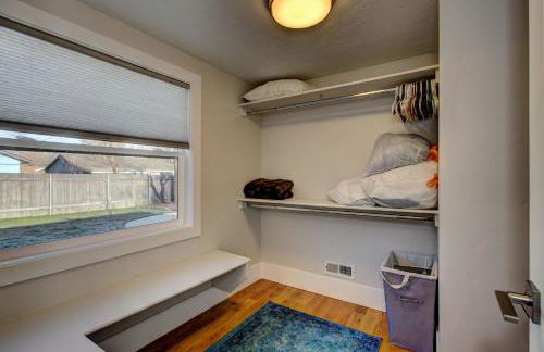 Little Blue Bungalow on Boise's Bench, Pet Friendly, Fully Fenced yard with doggie door! 2 miles from BSU, 5 minutes from Downtown Boise, Desk and workstation for remote workers, 2 TV's large walk-in closet, Good for mid-term stays - Foto 36