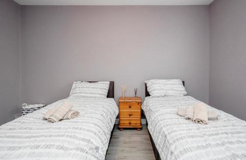 Remaj Serviced Accommodation, sleeps 7 & free parking - Foto 21