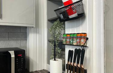 Stylish Designer Cottage - Sleeps 7 - Free Parking - Photo 18