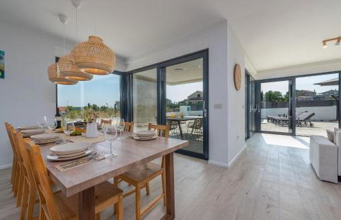 4 Bedroom Cozy Home In Poljica Brig - Foto 7