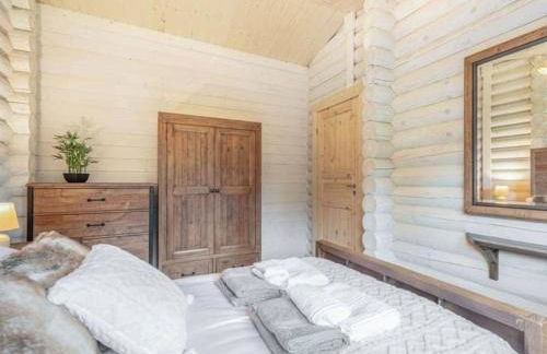 Treetops Luxury Log Cabin - Hot tub, BBQ & Sauna - Foto 17