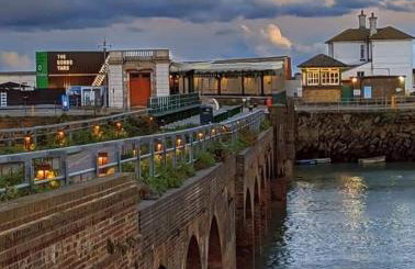 Unique seafront 2 bedroom 2 bathroom apartment - Foto 28