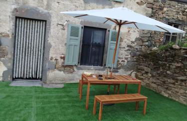 Maison charmante à Alleuze – 90 m² avec terrasse - Photo 1