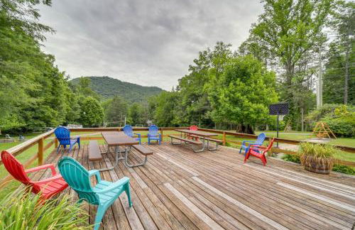 Pet-Friendly Creekside Cabin with Pool Access! - Foto 31
