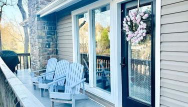 Treetop & Waterfront! Hot Tub, Kayaks, Game Room - Foto 2