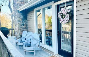 Treetop & Waterfront! Hot Tub, Kayaks, Game Room - Foto 2