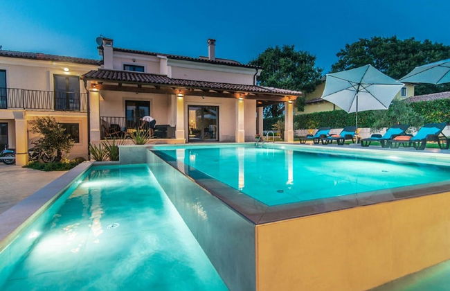 Villa With Swimming Pool and Outdoor Kitchen - Foto 22