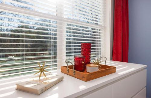 Bancroft Bungalow - Hot Tub, Fire Pit - Near Uptown - Foto 36