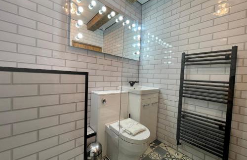 Derbyshire Cottage for 4, 1 hour per day private pool use - Photo 5