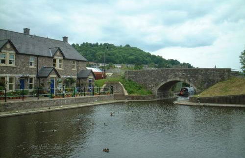 Charming Brecon Beacons Cottage with Parking - Foto 9